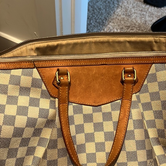 Louis Vuitton bag - Picture 5 of 7